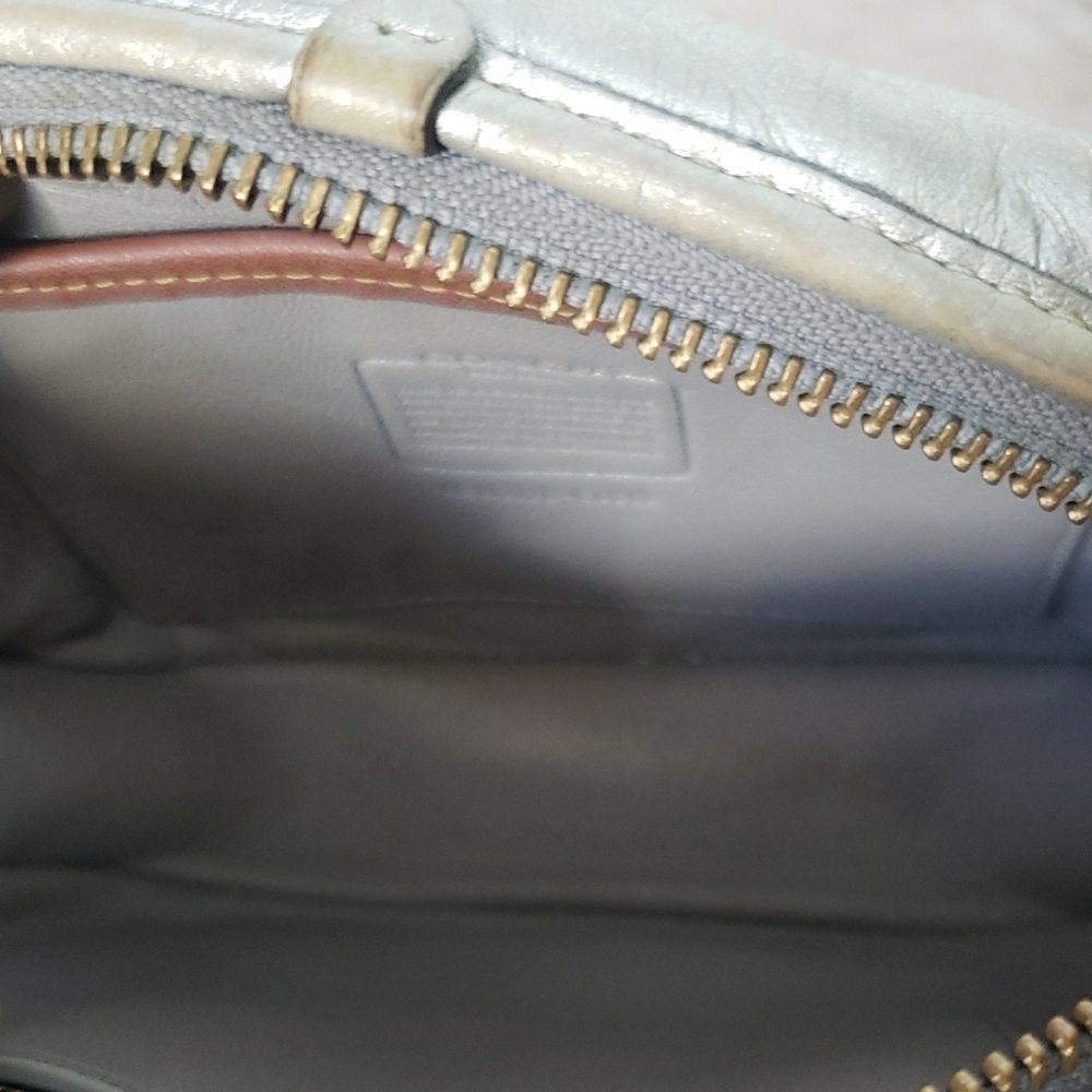Elegant Silver Crossbody Bag - Picture 7 of 7